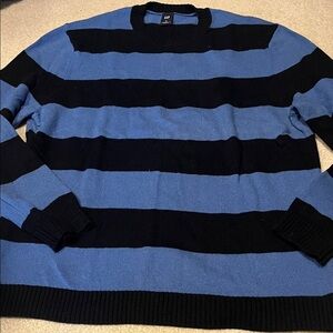 Gap sweater